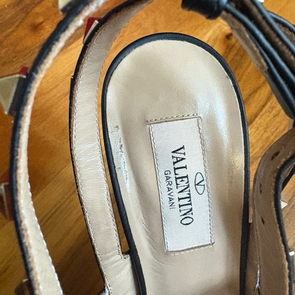 VALENTINO GARAVANI
Pebble Leather Rockstud Caged Pump 100mm, NEW - Picture 15 of 15